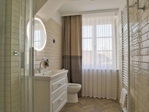 Wellness Hotel Smaragd Piešťany的一间浴室
