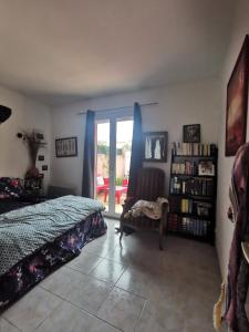 Rúm í herbergi á Appartement près de la plage, un coin paradis !
