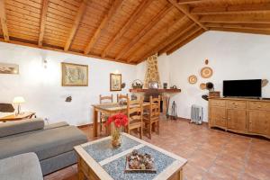 a living room with a couch and a table at El Lagar in Icod de los Vinos