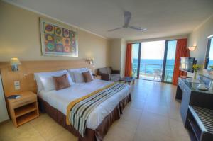 Кровать или кровати в номере The Preluna Hotel