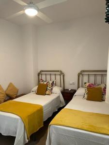 Posteľ alebo postele v izbe v ubytovaní Lyrioshomes Precioso Apartamento Puerto de Estepona
