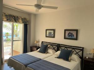Posteľ alebo postele v izbe v ubytovaní Lyrioshomes Precioso Apartamento Puerto de Estepona