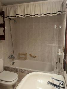 Kúpeľňa v ubytovaní Lyrioshomes Precioso Apartamento Puerto de Estepona