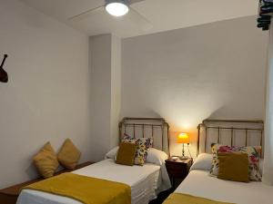 Posteľ alebo postele v izbe v ubytovaní Lyrioshomes Precioso Apartamento Puerto de Estepona