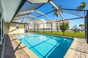 a swimming pool with a view of a building at Heated Saltwater Pool, Sleeps 6 - Villa Shangri-La in Cape Coral