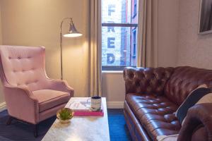 Posezení v ubytování The Frederick Hotel Tribeca