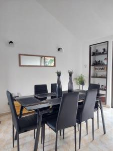 Снимка в галерията на Apartamento a 2 cuadras del estadio. в Кали