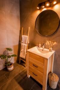 a bathroom with a sink and a mirror at Willa Montana - apartament widokowy w Bukowinie Tatrzańskiej in Bukowina Tatrzańska