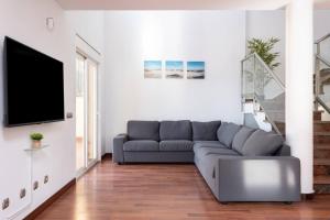 a living room with a couch and a flat screen tv at Villa esclusiva a 1 chilometro da Playa de Los Cristianos in Los Cristianos