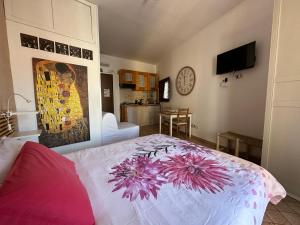 A bed or beds in a room at The Civita Apt Town Center