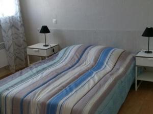 Posteľ alebo postele v izbe v ubytovaní Appartement La Roche-Posay, 3 pièces, 5 personnes - FR-1-541-75
