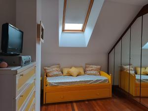 Telewizja i/lub zestaw kina domowego w obiekcie A Bruxo Fonte 8 pzs 2 baños Full Reg VUT38509