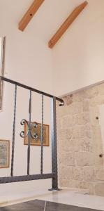 un columpio en una habitación con una pared de piedra en Apartments Trabakul, en Trogir 43 fotos más