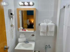 Ванная комната в Ficus Hotel