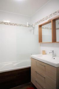 Kúpeľňa v ubytovaní TRENTEMOULT-REZE : 2 chambres, 65m²+parking+wifi