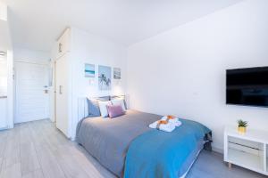 A bed or beds in a room at 797 HOLIDAY RENTALS - Espectacular estudio en Minerva
