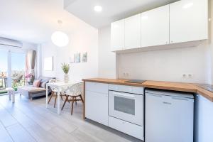 A kitchen or kitchenette at 797 HOLIDAY RENTALS - Espectacular estudio en Minerva