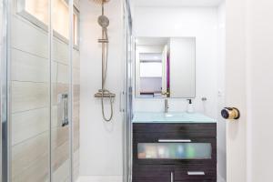 A bathroom at 797 HOLIDAY RENTALS - Espectacular estudio en Minerva