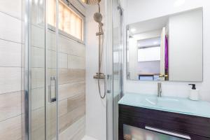 A bathroom at 797 HOLIDAY RENTALS - Espectacular estudio en Minerva