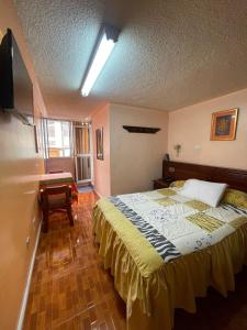 Postel nebo postele na pokoji v ubytování HOTEL El INDIO