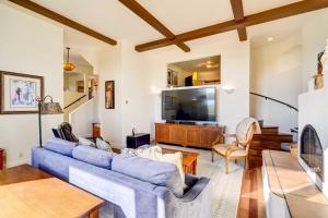 a living room with a blue couch and a tv at Luxury Vacation Rental in Oakland, California! in Oakland