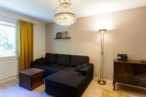 a living room with a couch and a lamp at -Hannula- Hiljainen ja tilava kaksio kahdella autopaikalla kauppojen vieressä in Kuopio +3 photos