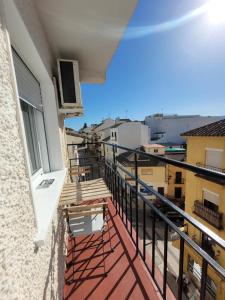 balcón con vistas a la ciudad en 7º Tramo, en Ronda