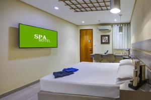 a hospital room with a bed and a tv on the wall at Spa Motel - Radial Leste in Sao Paulo