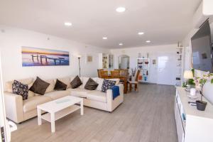 TV a/nebo společenská místnost v ubytování Mirador Balcon del Atlantico y piscina privada