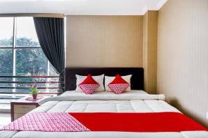 Postel nebo postele na pokoji v ubytování Super OYO Collection O 3431 Hotel Alpha Bandara