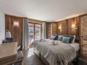A bed or beds in a room at Appartement Val-d'Isère, 4 pièces, 8 personnes - FR-1-567-74