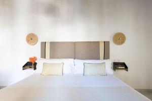 Кровать или кровати в номере Triana Boutique Apartments by Hommyhome
