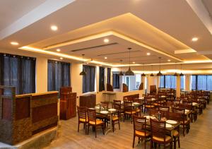 Restaurace v ubytování Lazo Eucy Paradise ,Kodaikanal + 13 fotografií