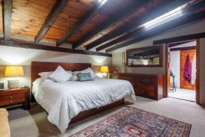 Katil atau katil-katil dalam bilik di Gran Casa en Avándaro con Alberca +31 gambar