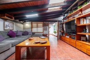 Ruang duduk di Gran Casa en Avándaro con Alberca