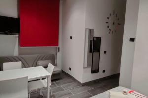 Kuchyň nebo kuchyňský kout v ubytování VIGEVANO LA STAZIONE
