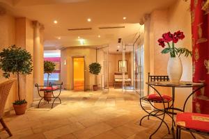 A seating area at Vital - und Wellnesshotel Hanneshof