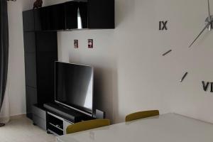 TV a/nebo společenská místnost v ubytování Acogedor Apartamento Residencial