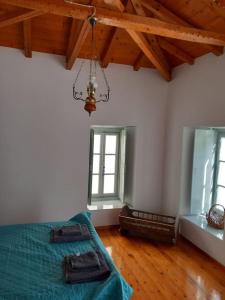 Postel nebo postele na pokoji v ubytování Iolis Loft Hydra