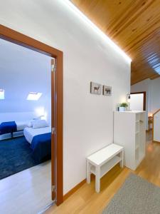 Ένα ή περισσότερα κρεβάτια σε δωμάτιο στο Elegante Ático Encamp - FREE Parking Wifi SmartTv - Con altillo y 2 baños completos! l by BonesVacances