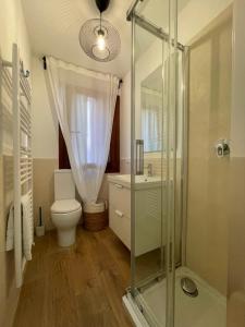 a bathroom with a toilet and a glass shower at Casa Vacanze Giorgetta Palazzina privata di due piani in Chioggia