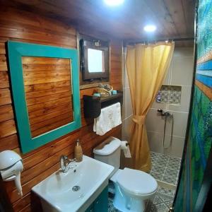 a bathroom with a sink and a toilet and a shower at Kozalak Bungalov Kozak Yaylası in Çamoba