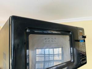 a microwave oven with a window on top of it at Nouvelle Orange Willemstad in Willemstad