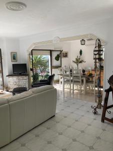 Fotografie z fotogalerie ubytování Espacioso apartamento de dos dormitorios en Mijas v destinaci Mijas + 37 fotografií