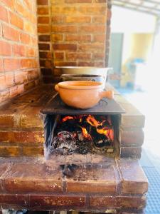 a bowl sitting on top of a brick oven at ALOHA LAGOON CABO FRIO in Cabo Frio