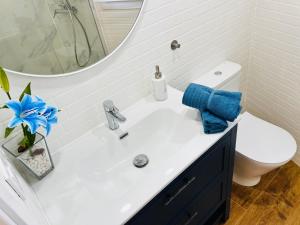 Kúpeľňa v ubytovaní Villa Horacia - Playa de la Jara con Piscina