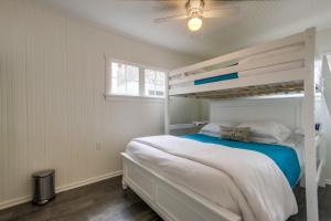 Двухъярусная кровать или двухъярусные кровати в номере OB Beach Daze 1