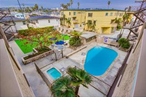 an overhead view of a swimming pool at a apartment at Beachview Condo in San Diego