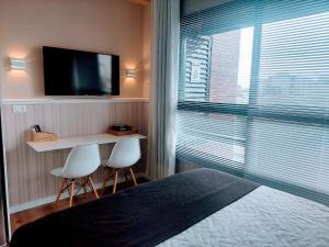 Gallery image of Apto Stúdio Área Central - Valor para 2 pessoas - Crianças Grátis - Colchão com massageador! in Curitiba