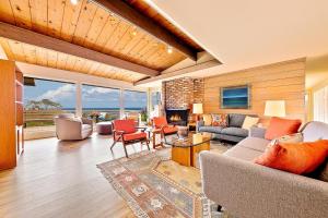 a living room filled with furniture and a large window at La Jolla Lookout in San Diego